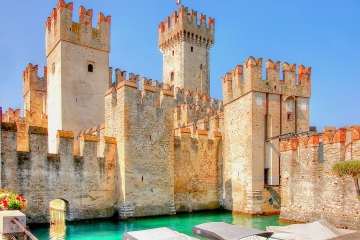 sirmione-4318476_1920_polarr.jpg